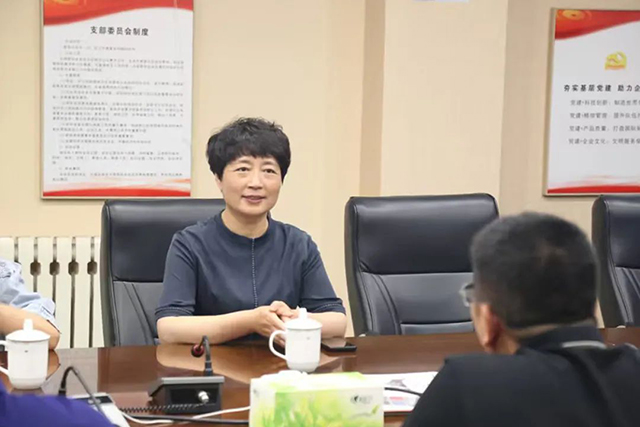 宝坻区总工会领导深入基层,为企业职工送关怀! 宝坻区总工会领导深入基层,为企业职工送关怀!