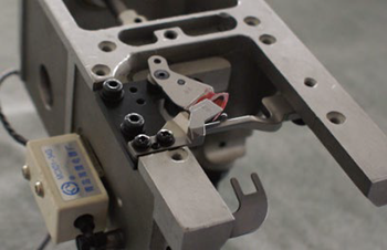 k8凯发国际框式电脑绗缝机（撑布带机型）法式上料台